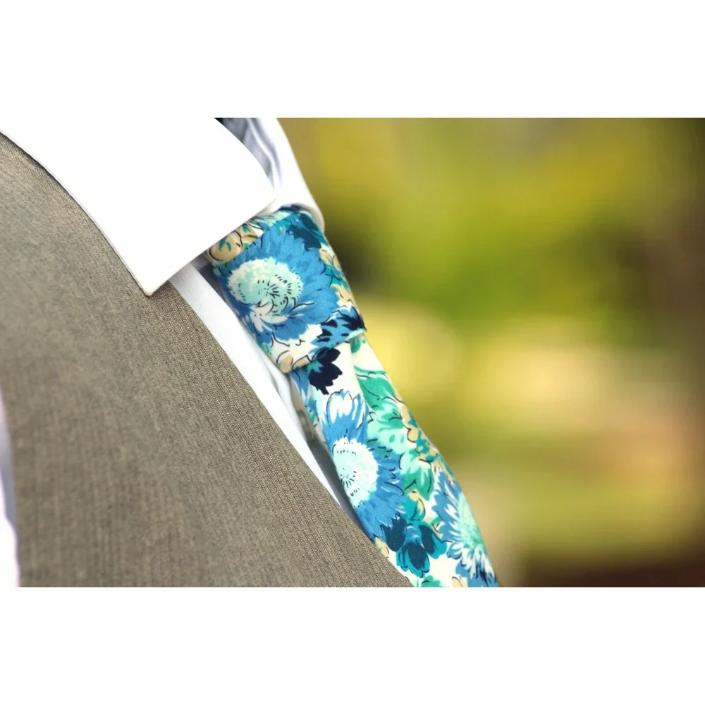 The Unbranded Brand floral necktie